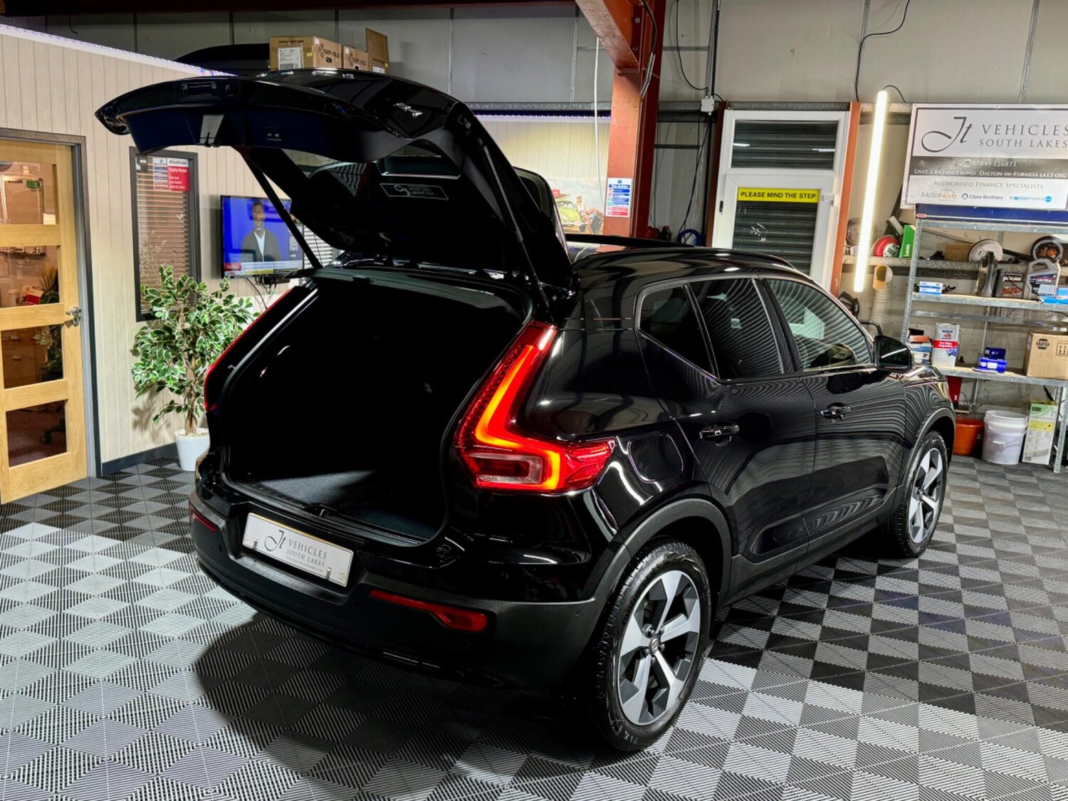 Used Volvo XC40 2023 for sale - 77574607: Photo 12