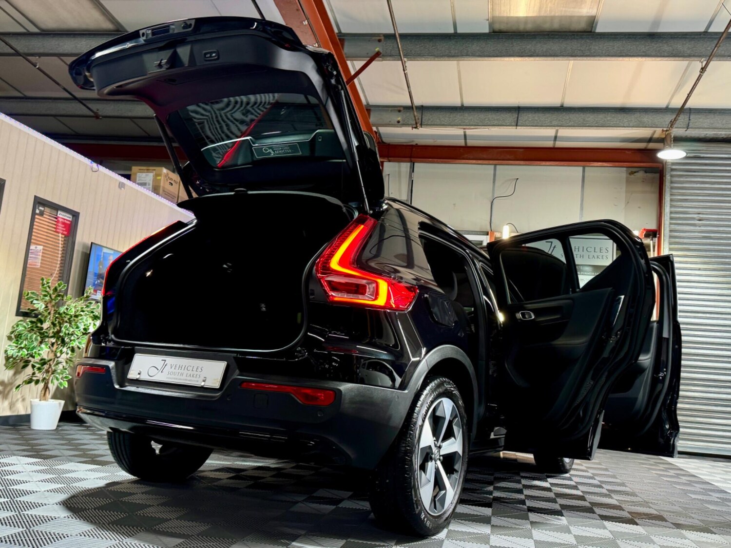 Used Volvo XC40 2023 for sale - 77574607: Photo 40