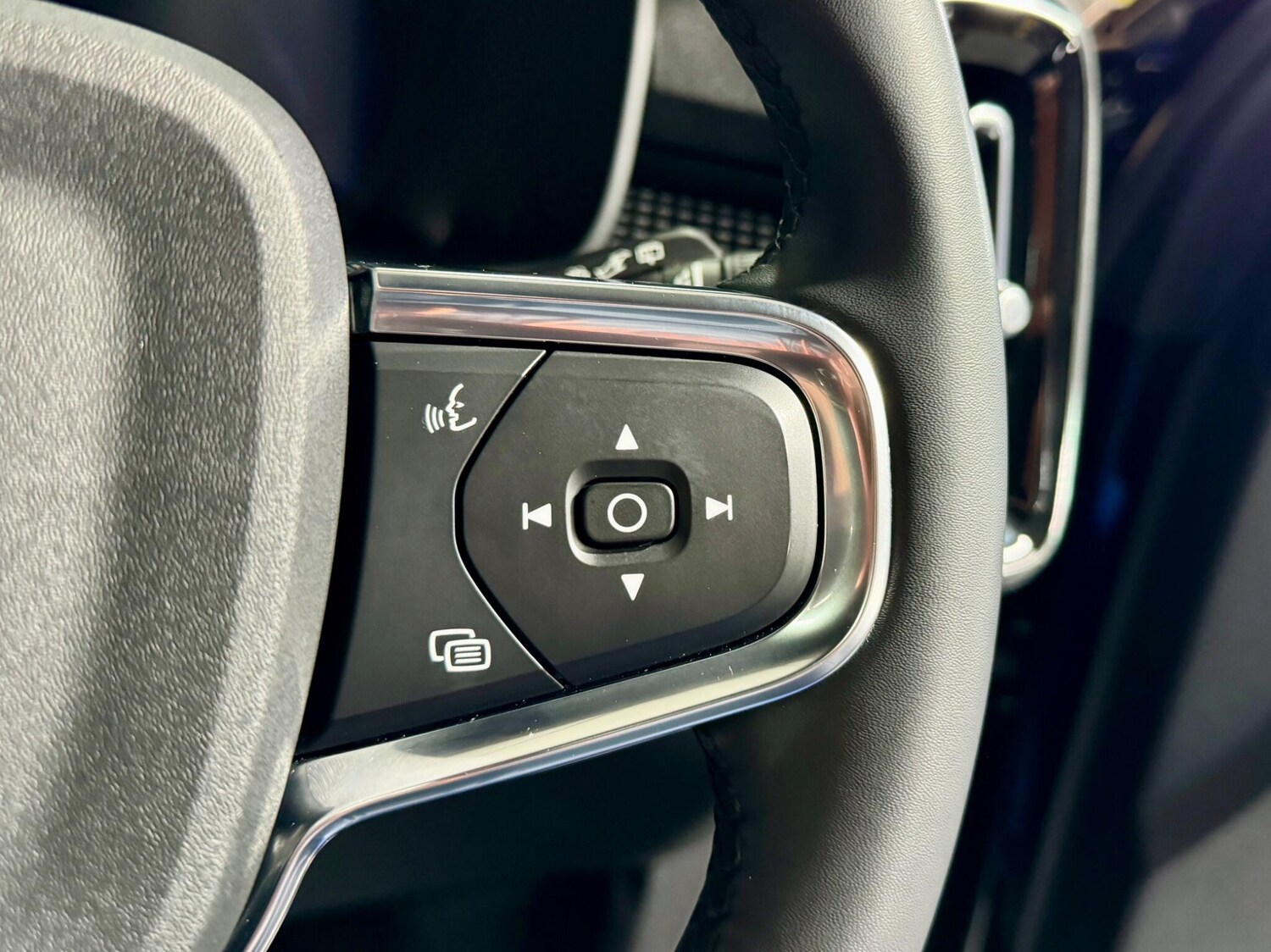 Used Volvo XC40 2023 for sale - 77574607: Photo 54