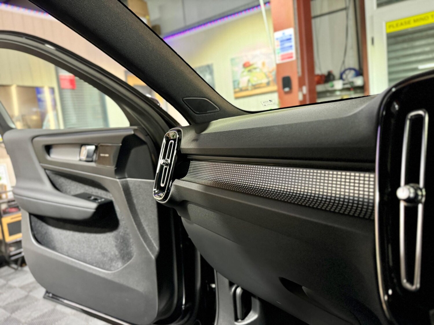 Used Volvo XC40 2023 for sale - 77574607: Photo 57