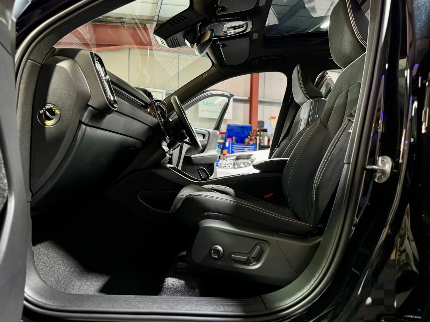 Used Volvo XC40 2023 for sale - 77574607: Photo 76