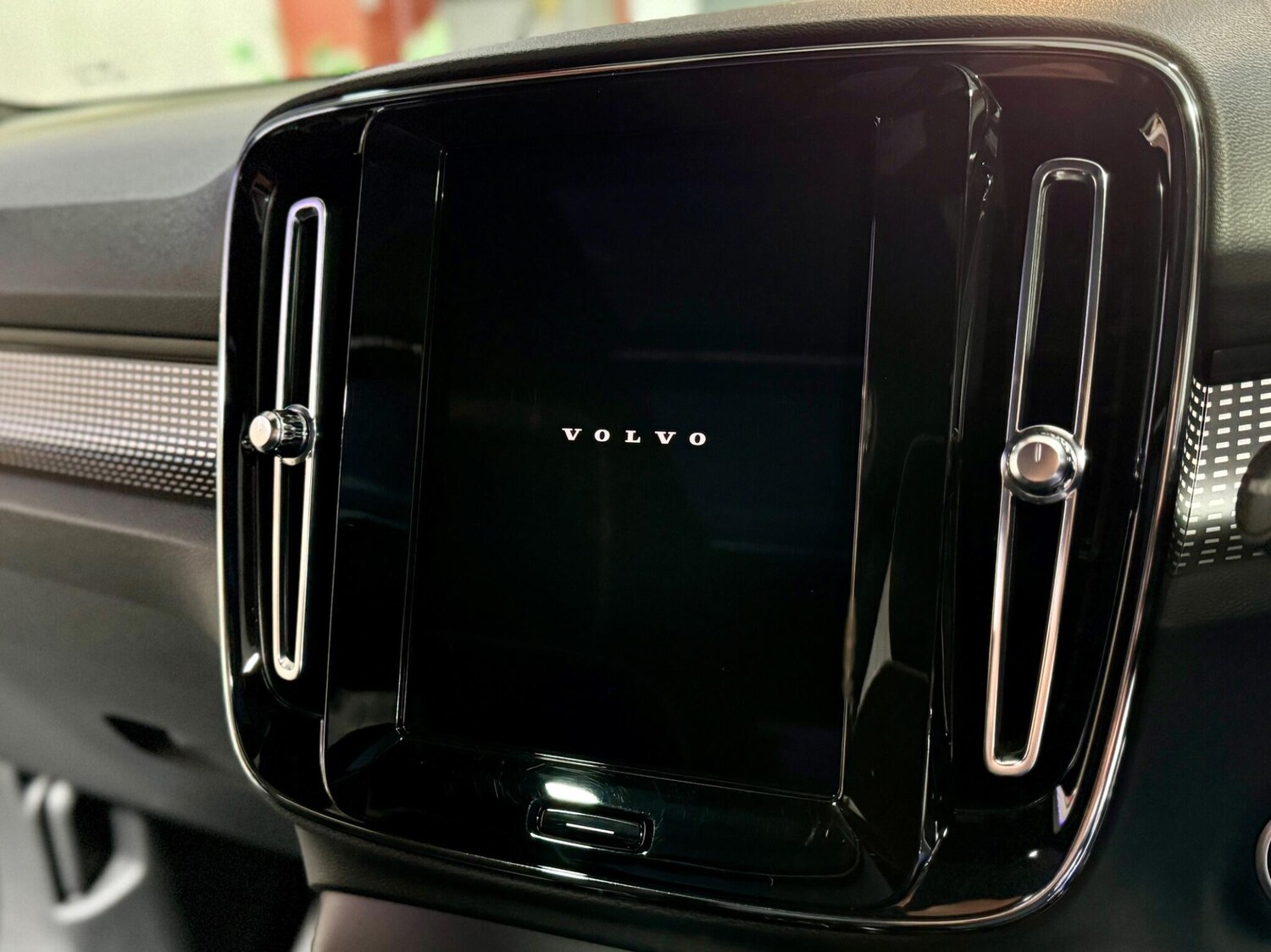 Used Volvo XC40 2023 for sale - 77574607: Photo 85