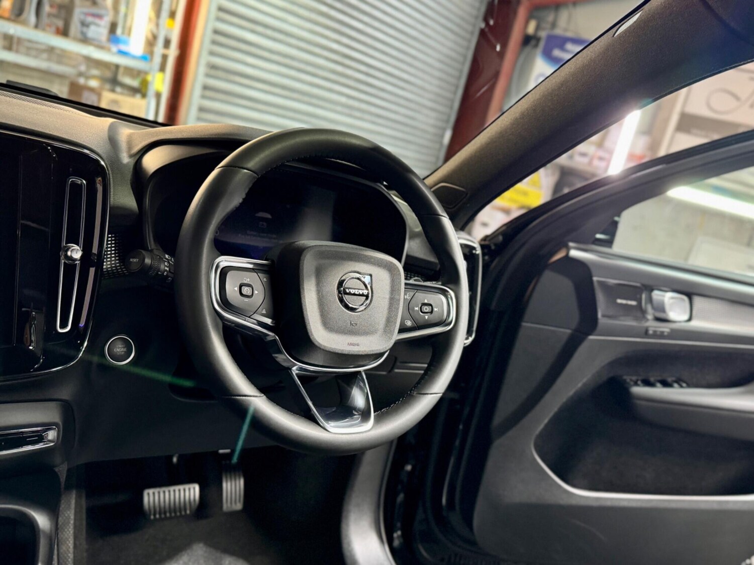 Used Volvo XC40 2023 for sale - 77574607: Photo 87