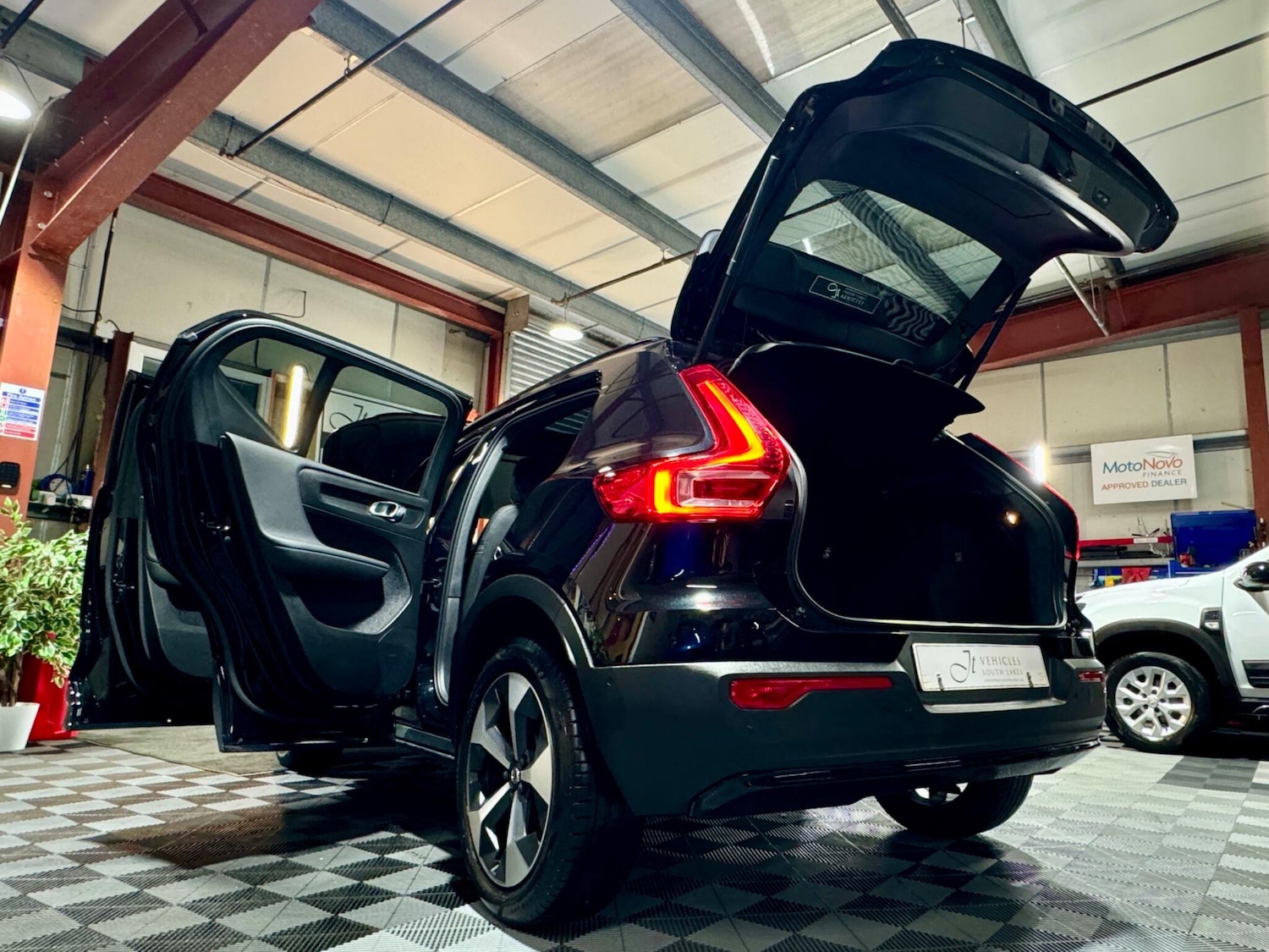 Used Volvo XC40 2023 for sale - 77574607: Photo 9