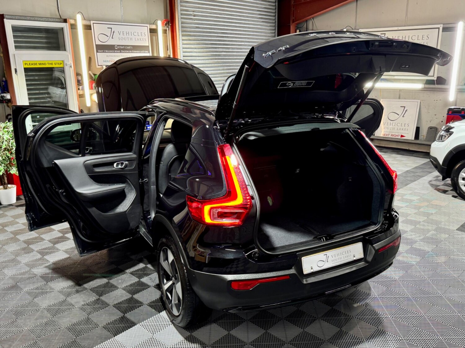 Used Volvo XC40 2023 for sale - 77574607: Photo 91