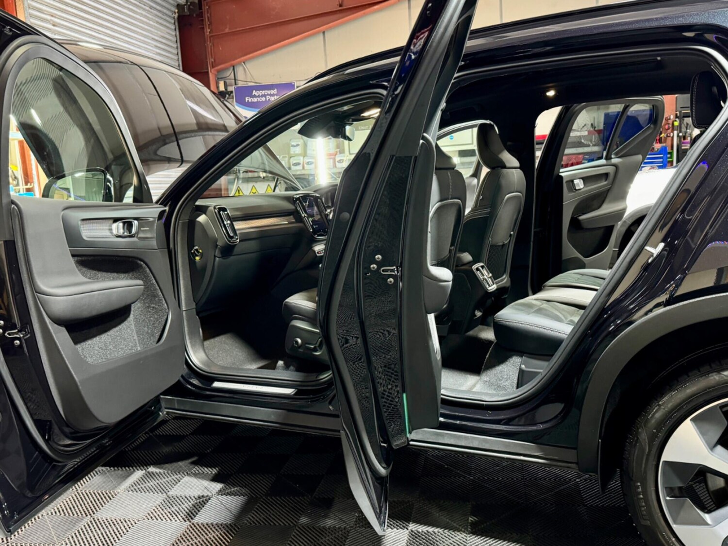 Used Volvo XC40 2023 for sale - 77574607: Photo 92