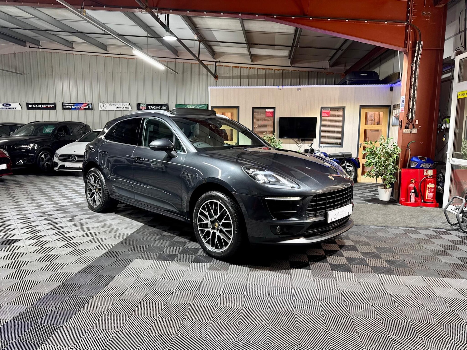 Used Porsche Macan 2017 for sale - 78086853: Photo 11