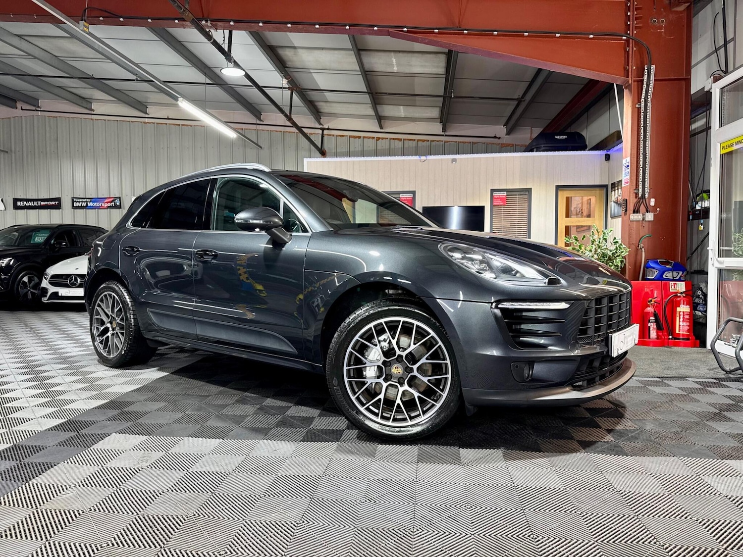 Used Porsche Macan 2017 for sale - 78086853: Photo 12