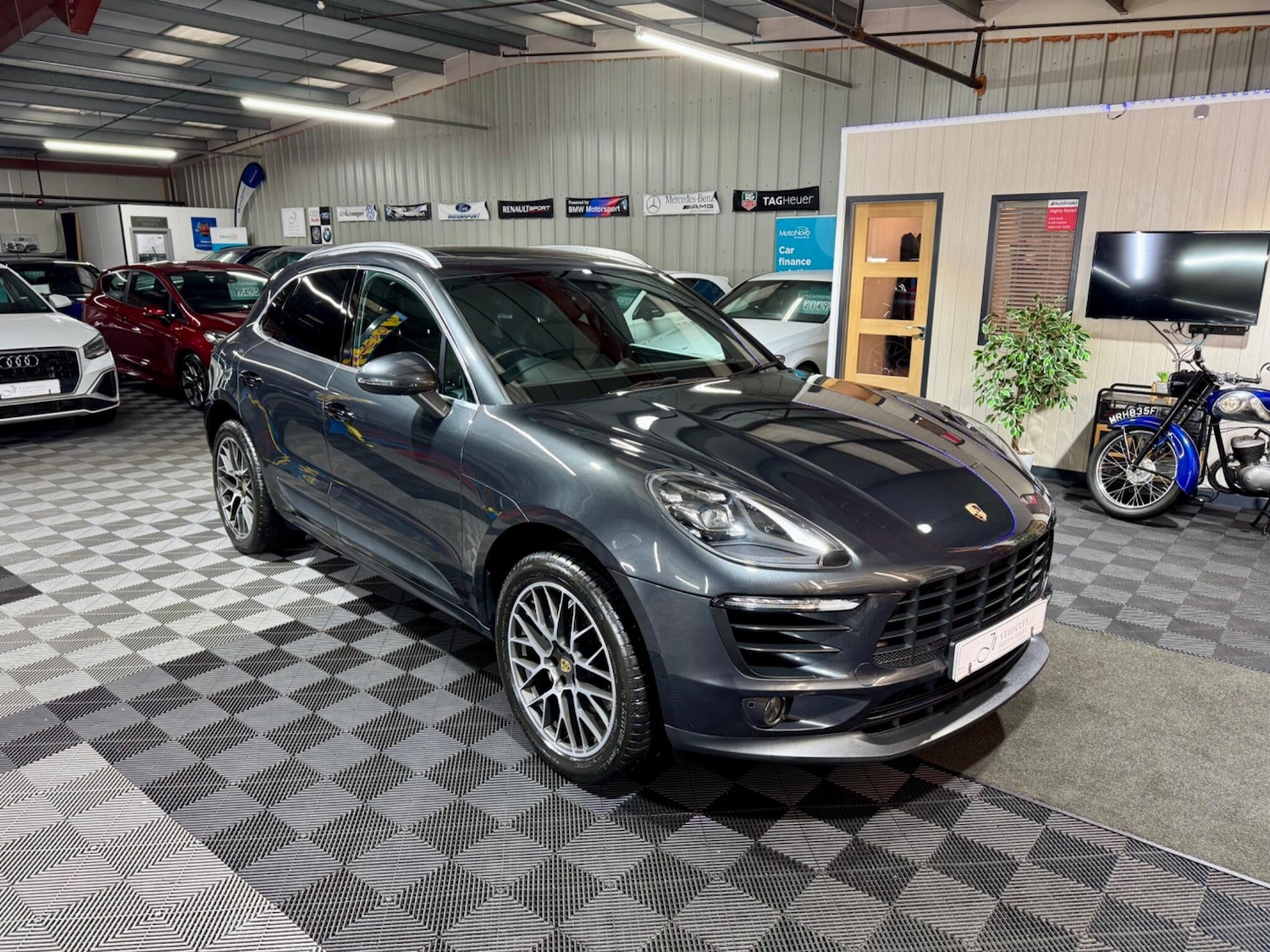 Used Porsche Macan 2017 for sale - 78086853: Photo 3