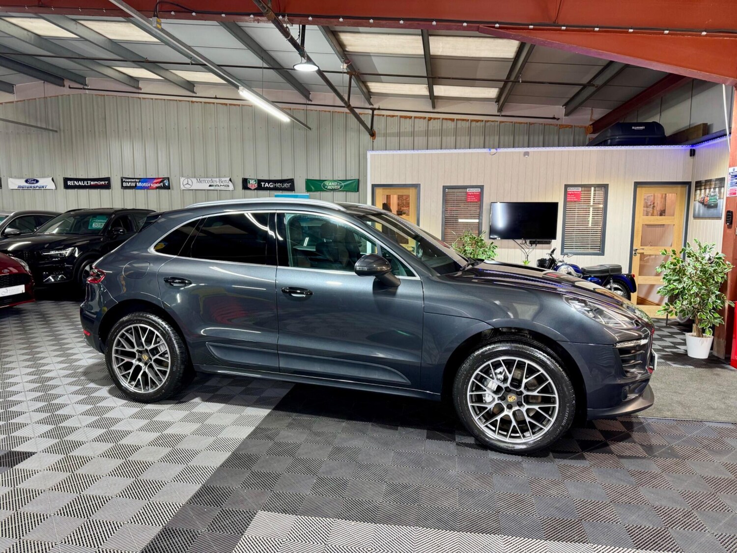 Used Porsche Macan 2017 for sale - 78086853: Photo 30