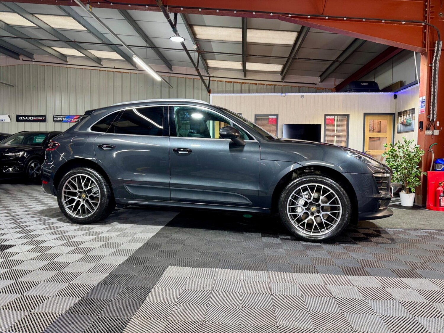 Used Porsche Macan 2017 for sale - 78086853: Photo 31