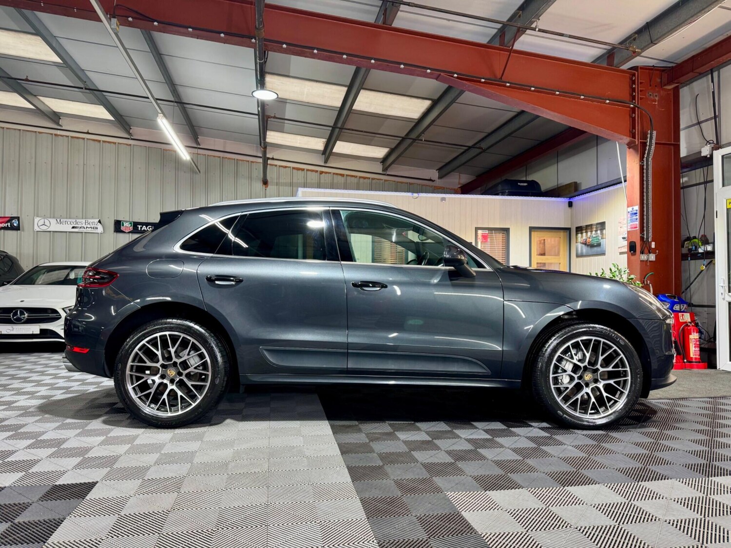 Used Porsche Macan 2017 for sale - 78086853: Photo 33