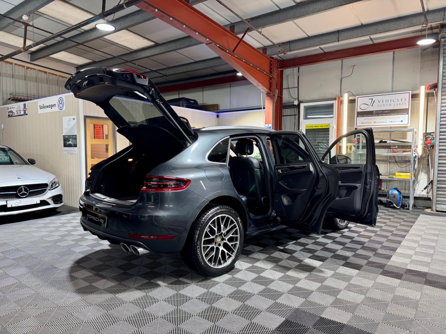 Used Porsche Macan 2017 for sale - 78086853: Photo 38