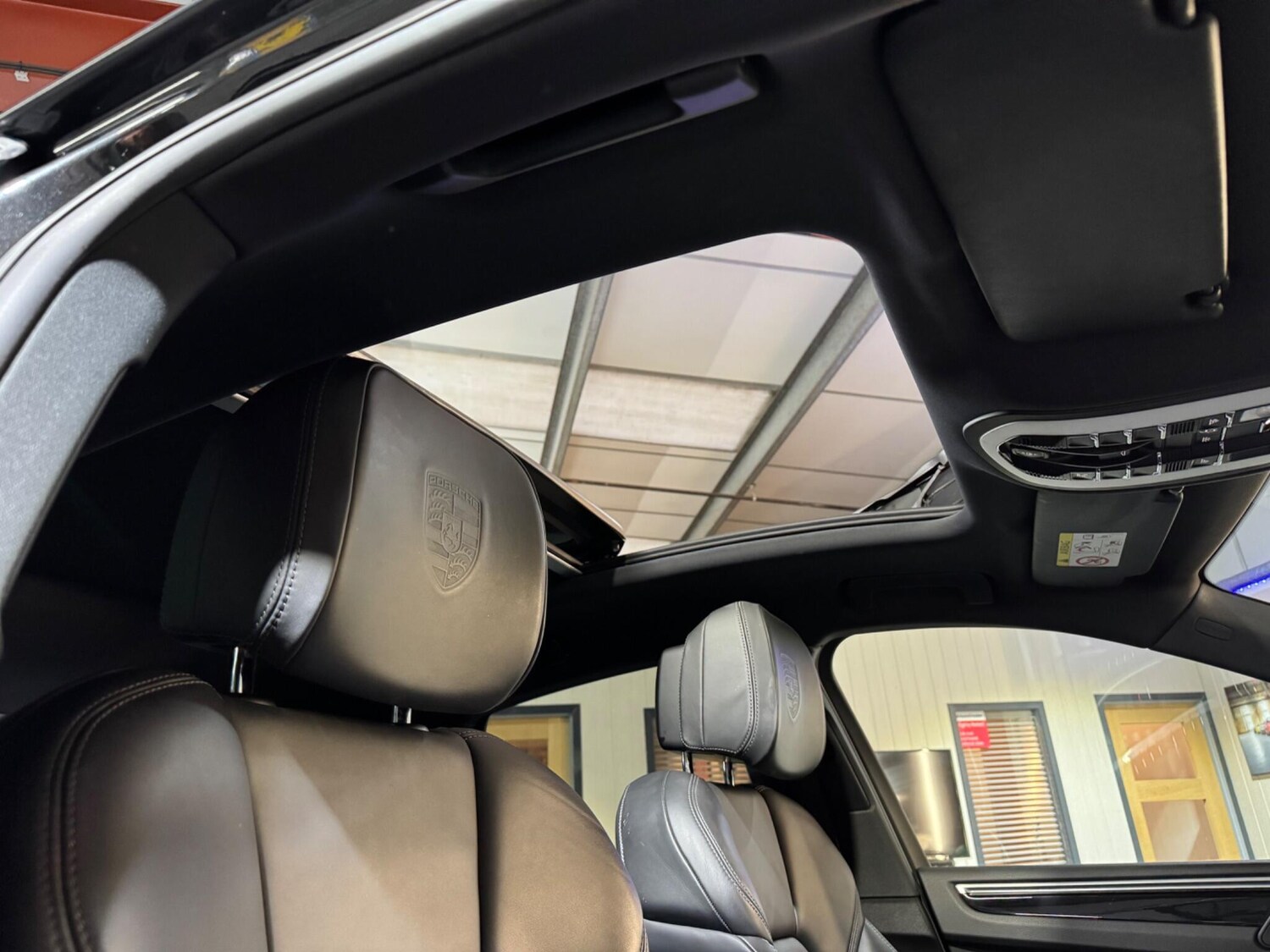 Used Porsche Macan 2017 for sale - 78086853: Photo 44