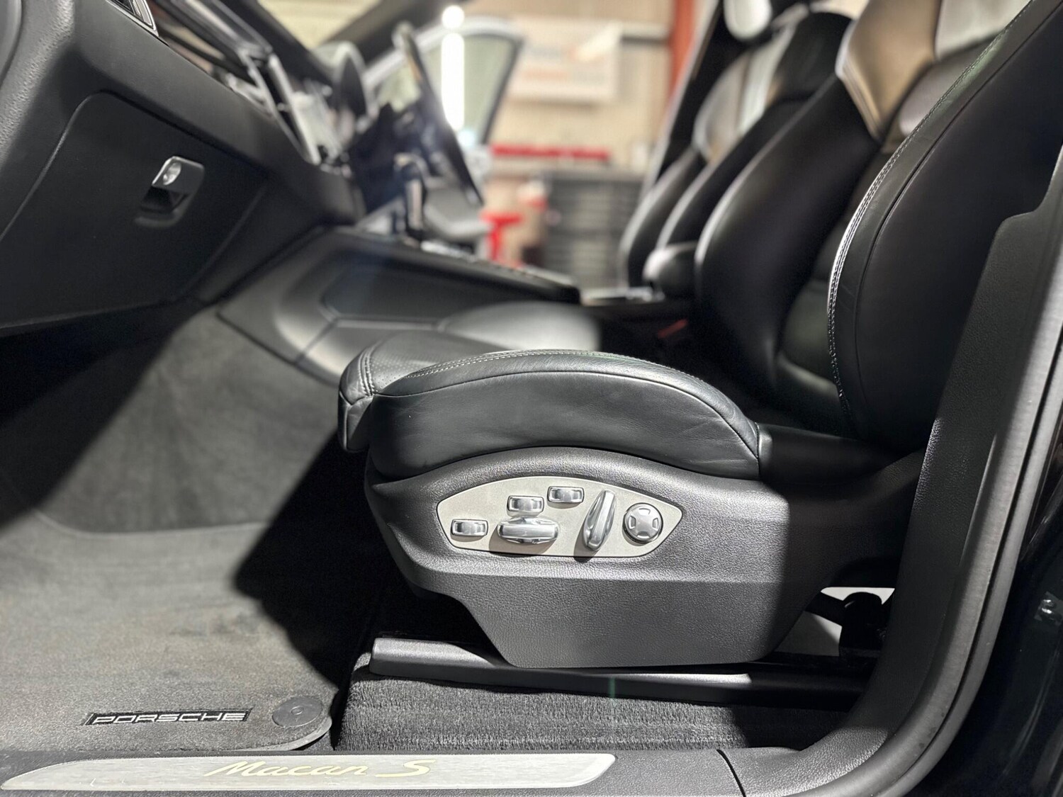 Used Porsche Macan 2017 for sale - 78086853: Photo 47