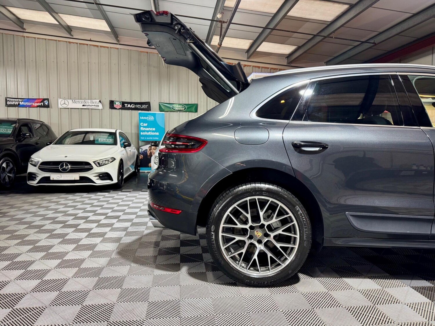 Used Porsche Macan 2017 for sale - 78086853: Photo 59