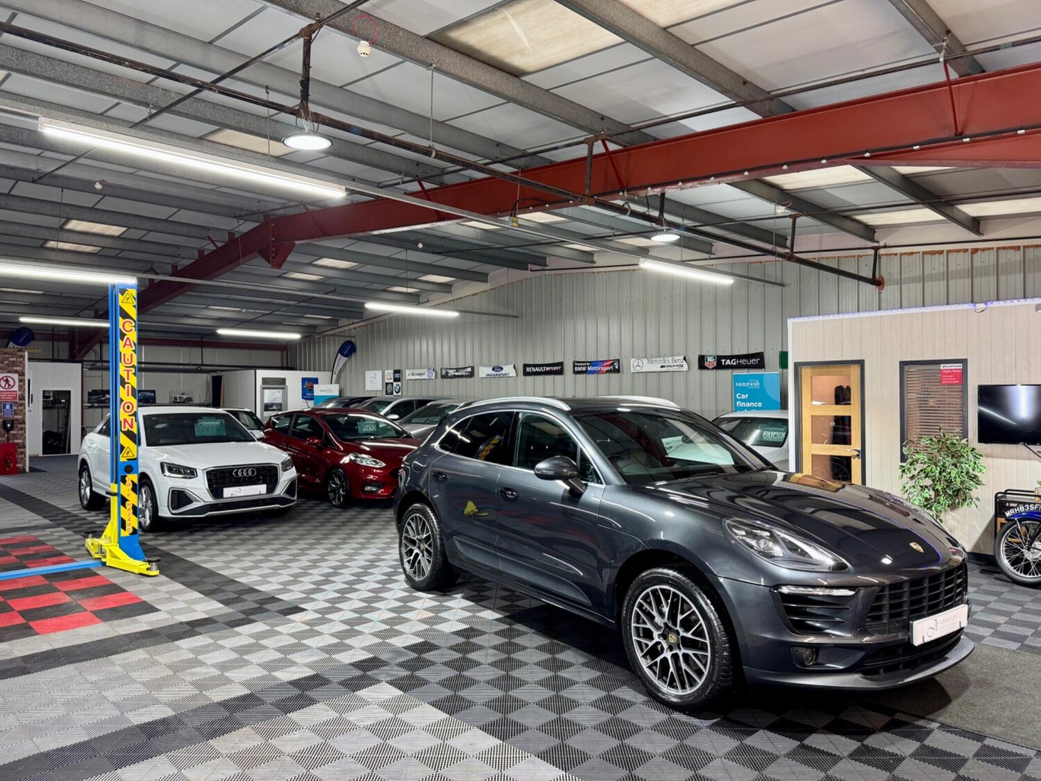 Used Porsche Macan 2017 for sale - 78086853: Photo 70