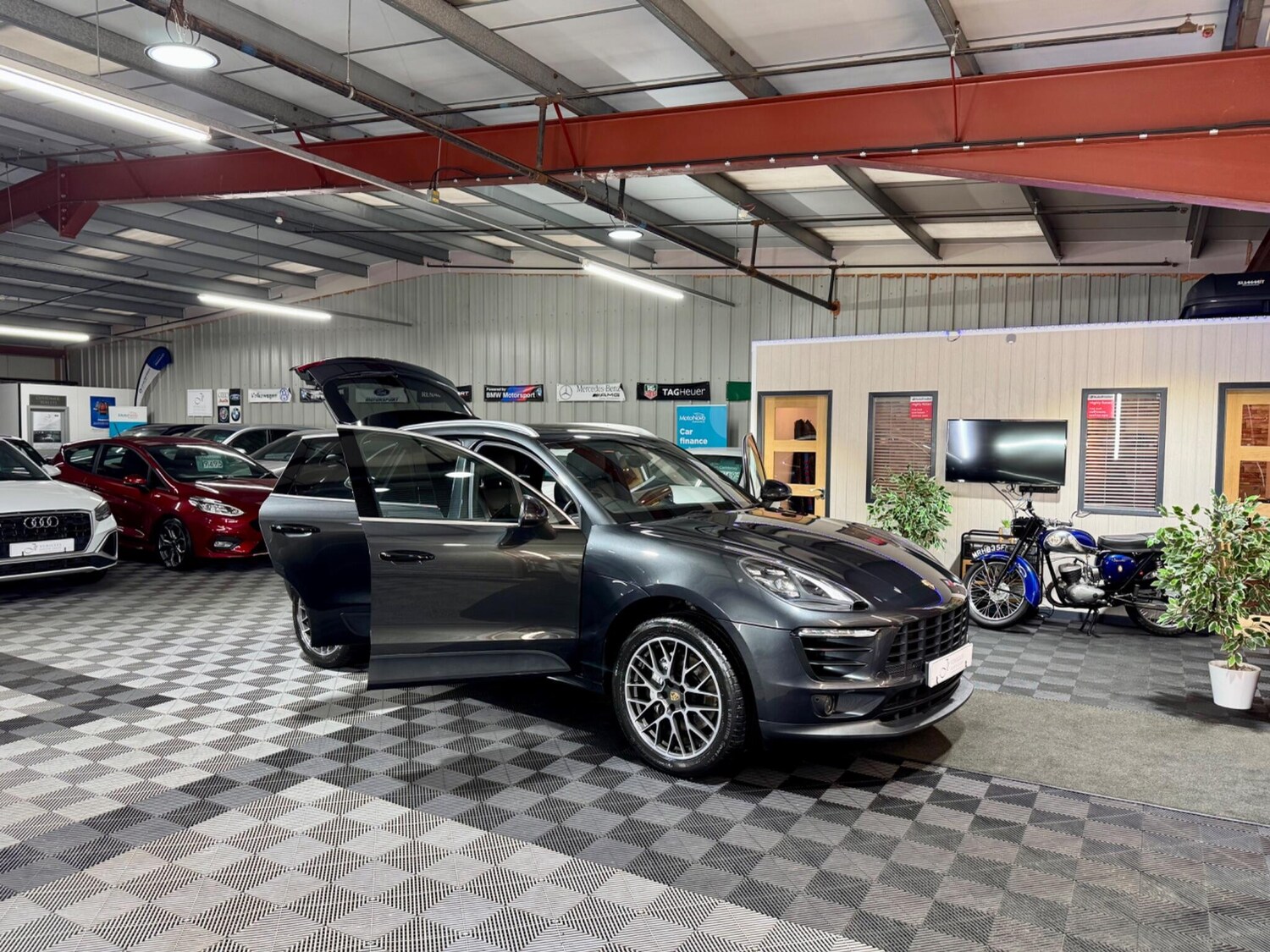 Used Porsche Macan 2017 for sale - 78086853: Photo 72