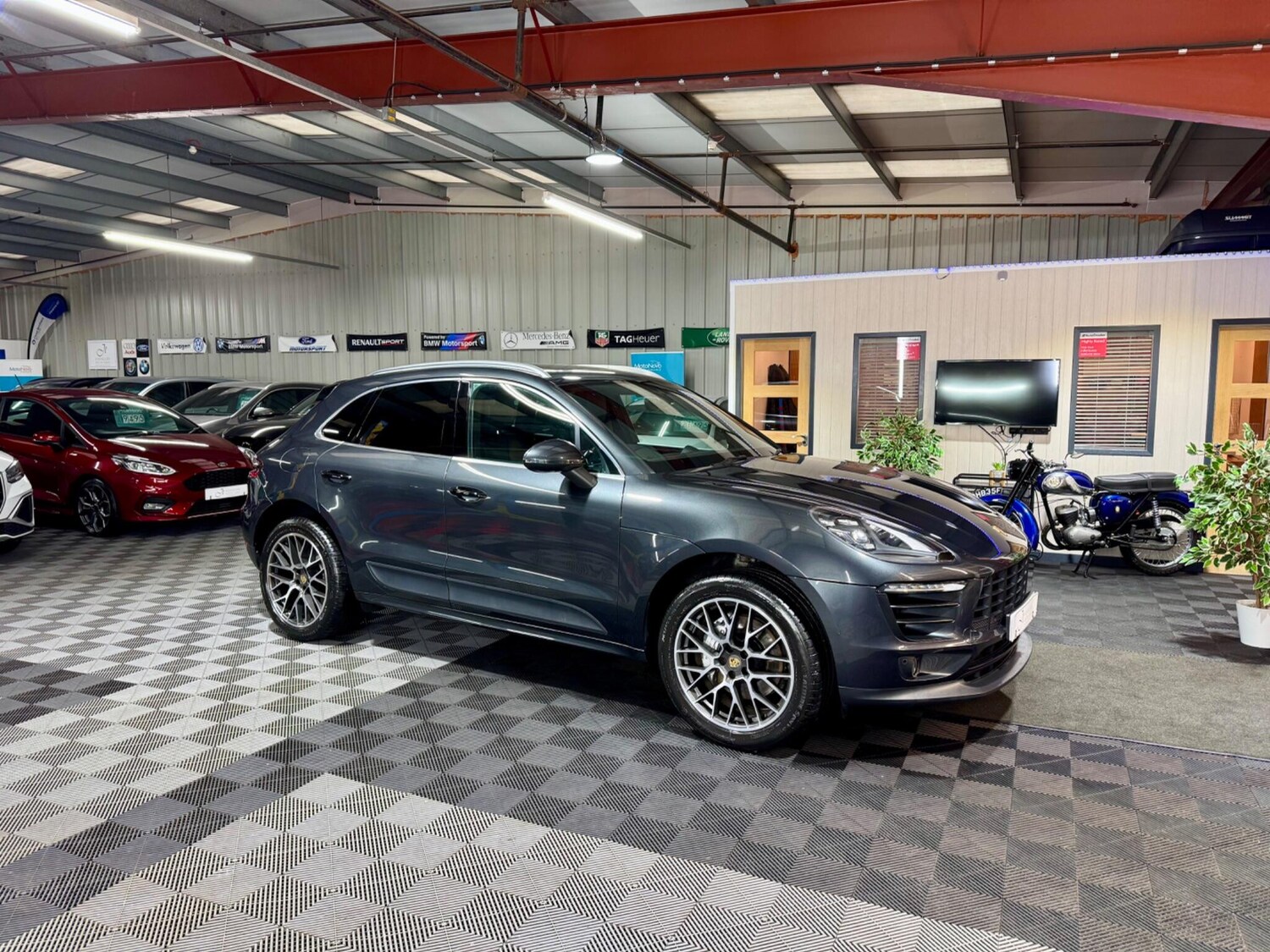 Used Porsche Macan 2017 for sale - 78086853: Photo 74