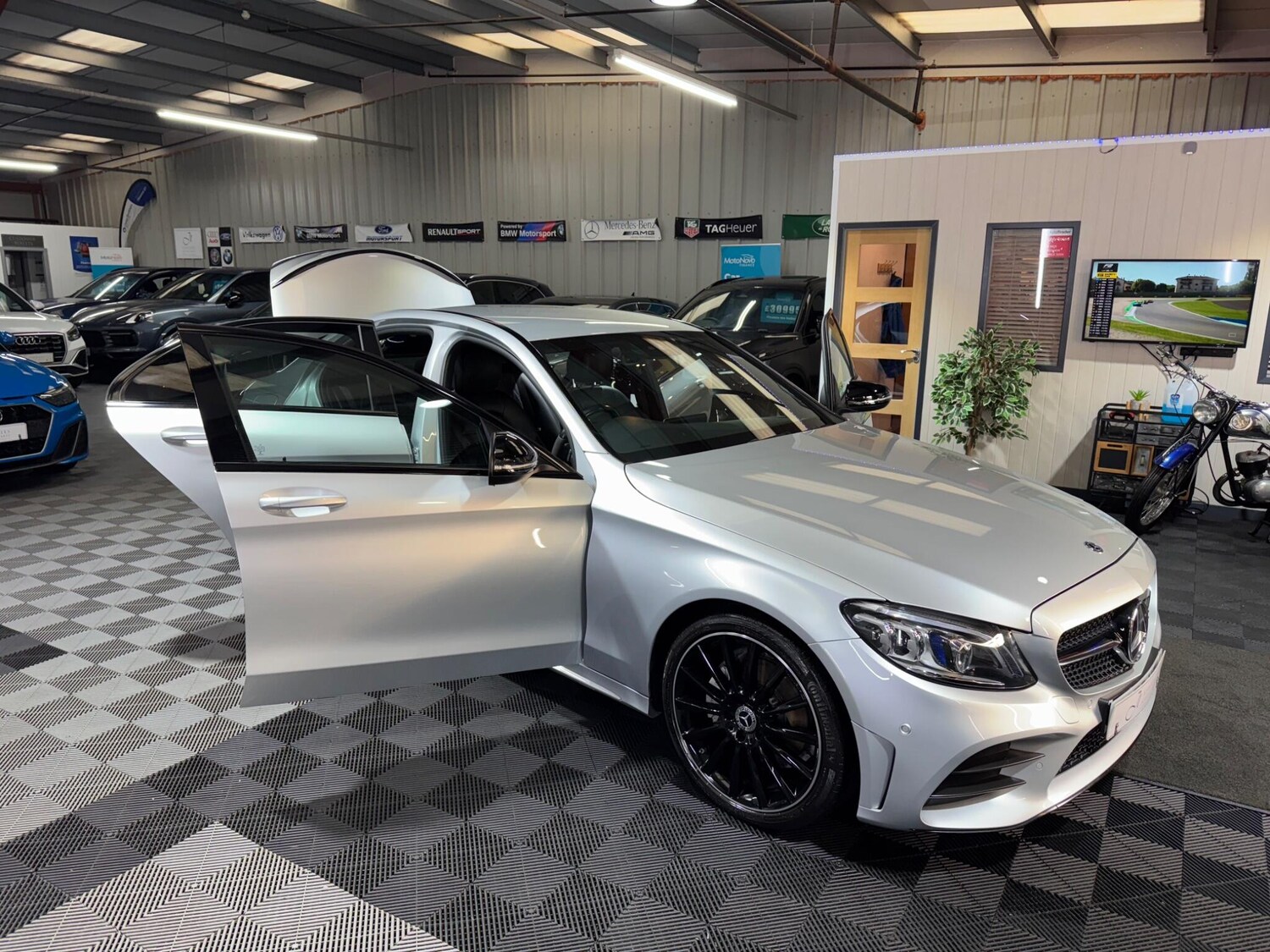 Used Mercedes-Benz C Class 2020 for sale - 77574129: Photo 11