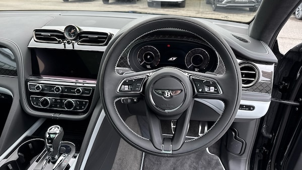 Used Bentley Bentayga 2025 for sale - 76211649: Photo 16