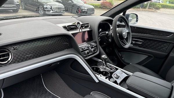 Used Bentley Bentayga 2025 for sale - 76211649: Photo 2