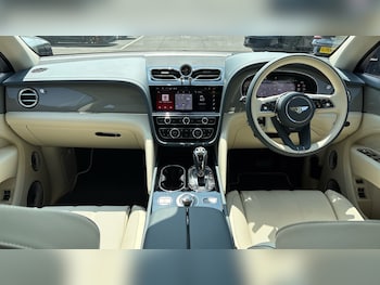 Used Bentley Bentayga 2025 for sale - 79267042: Photo