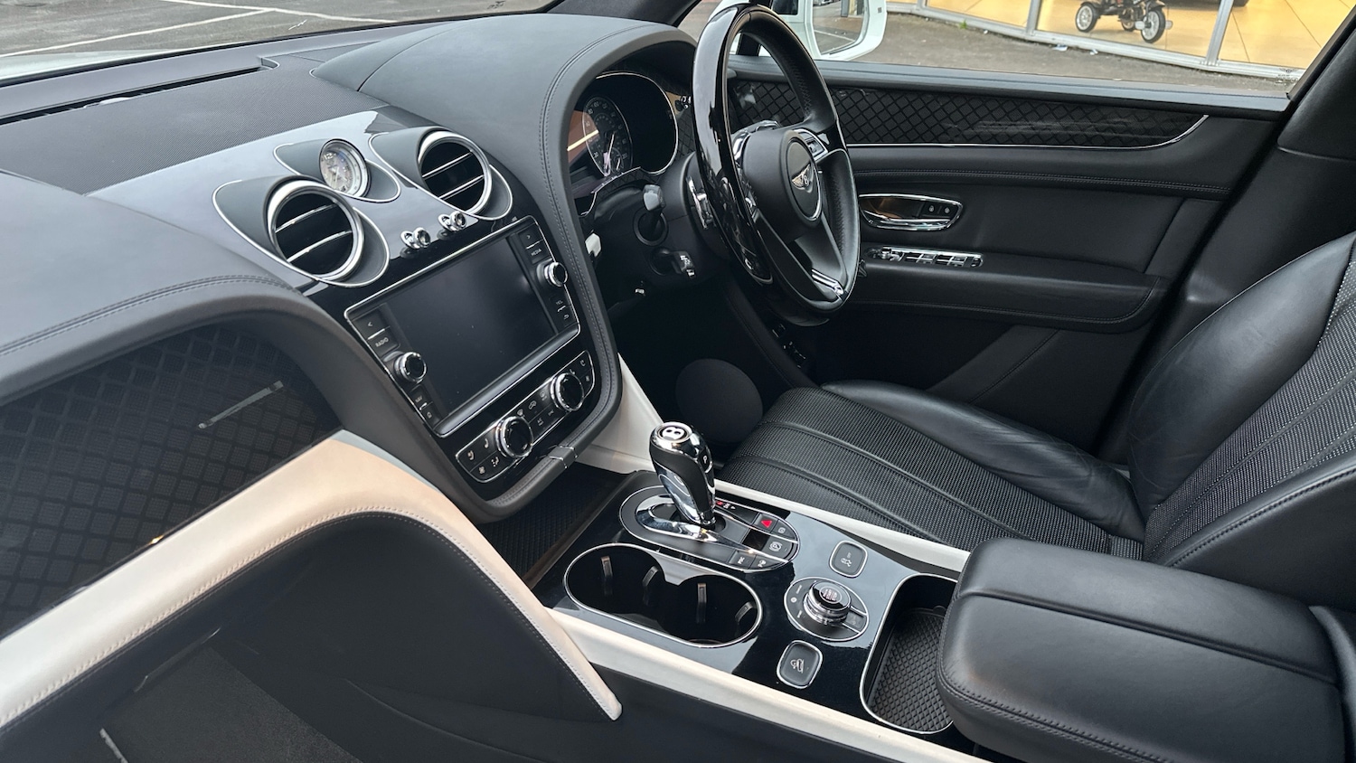 Used Bentley Bentayga 2020 for sale - 77595099: Photo 2