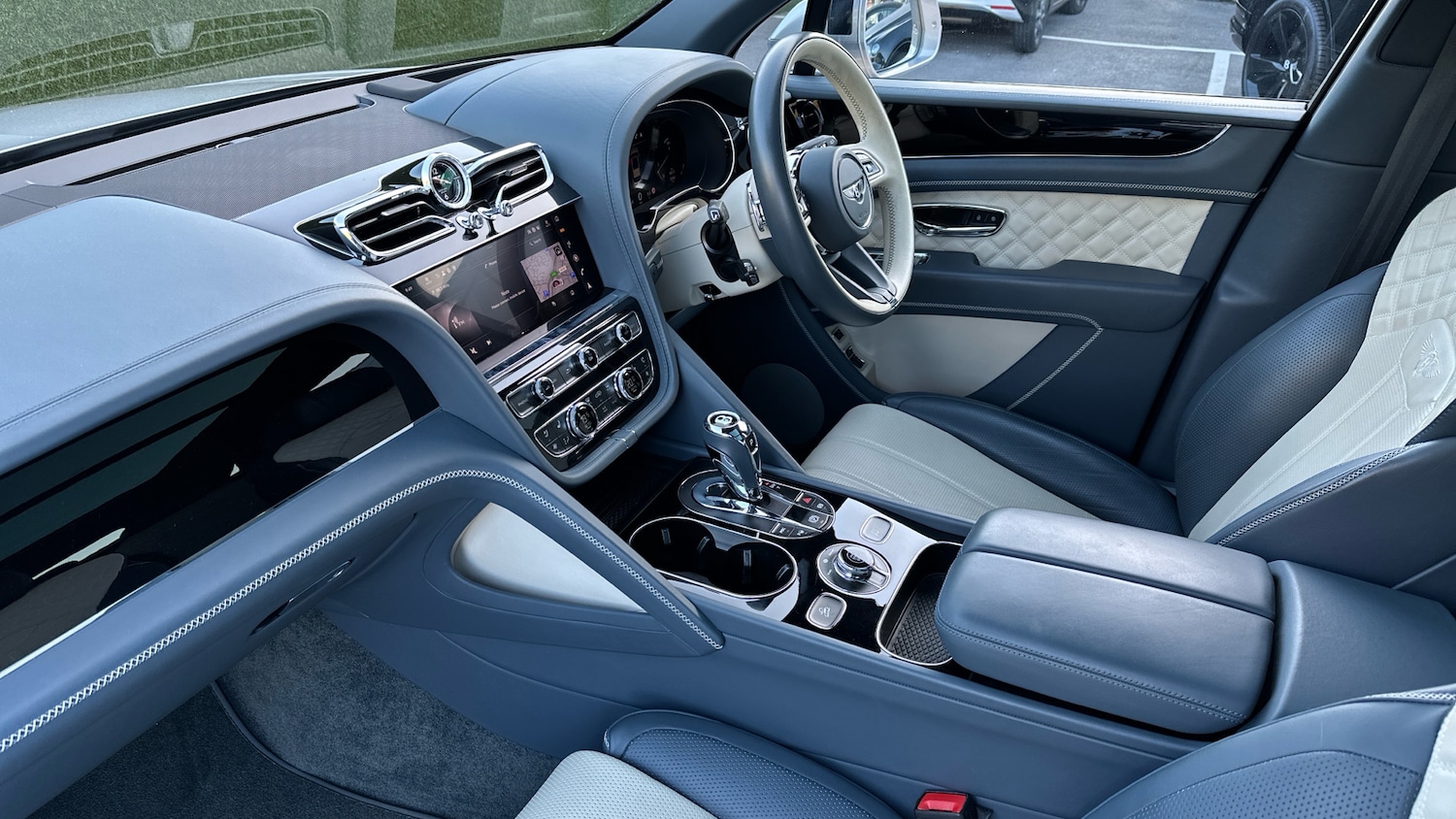 Used Bentley Bentayga 2021 for sale - 76305190: Photo 2