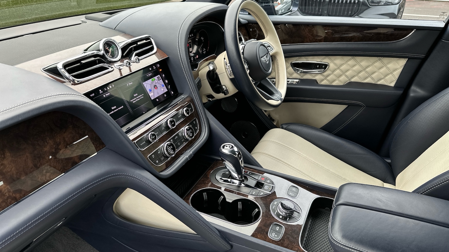 Used Bentley Bentayga 2020 for sale - 76211666: Photo 2