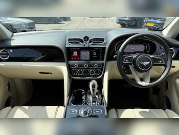 Used Bentley Bentayga 2025 for sale - 79267044: Photo