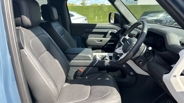 Used Land Rover Defender 2025 for sale - 75898976: Photo 8