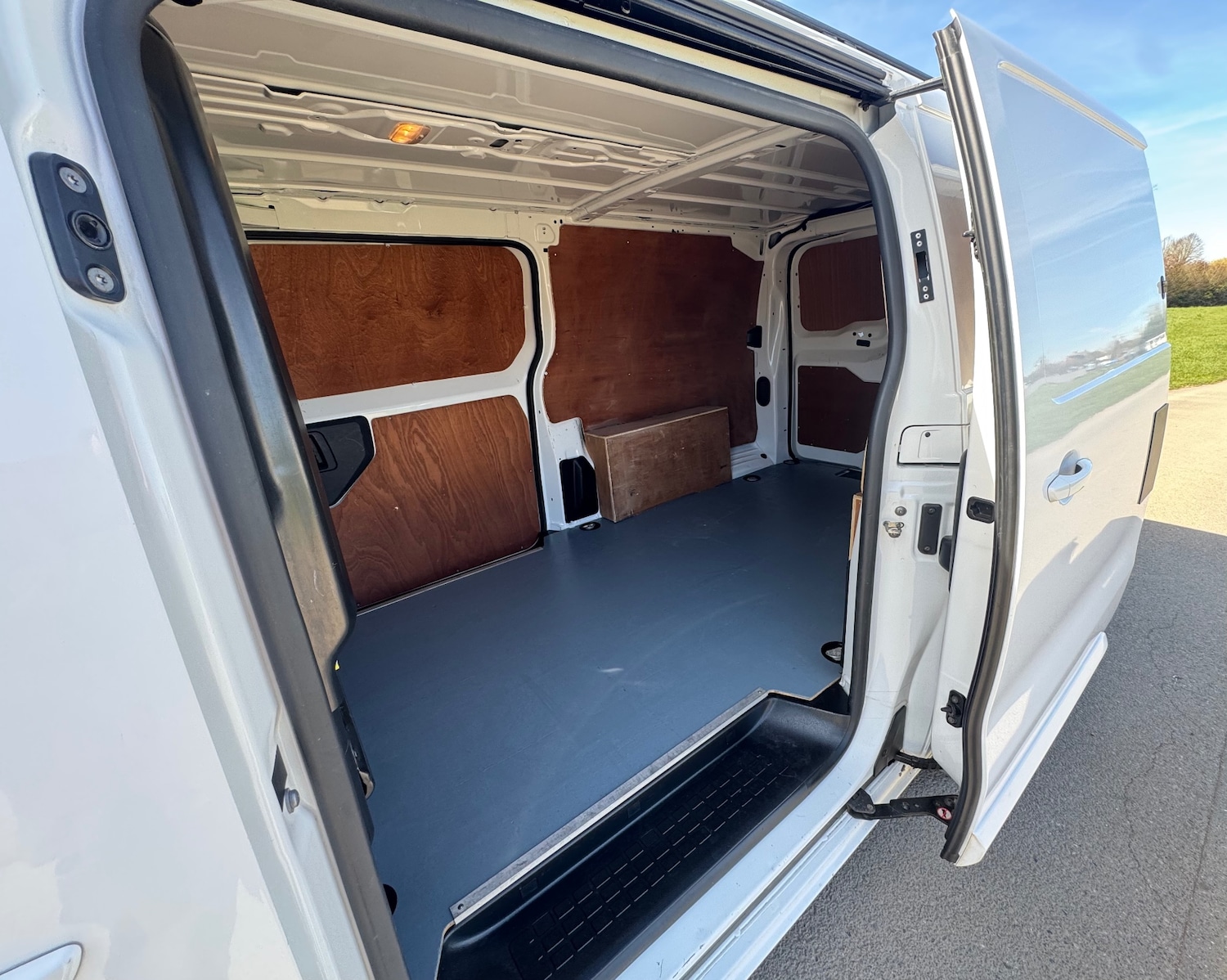 Used Vauxhall Vivaro 2019 for sale - 77991999: Photo 8