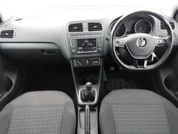 Used Volkswagen Polo 2017 for sale - 77024647: Photo