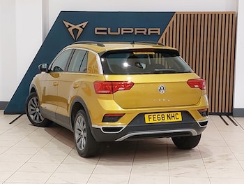 Used Volkswagen T-Roc 2018 for sale - 78061219: Photo