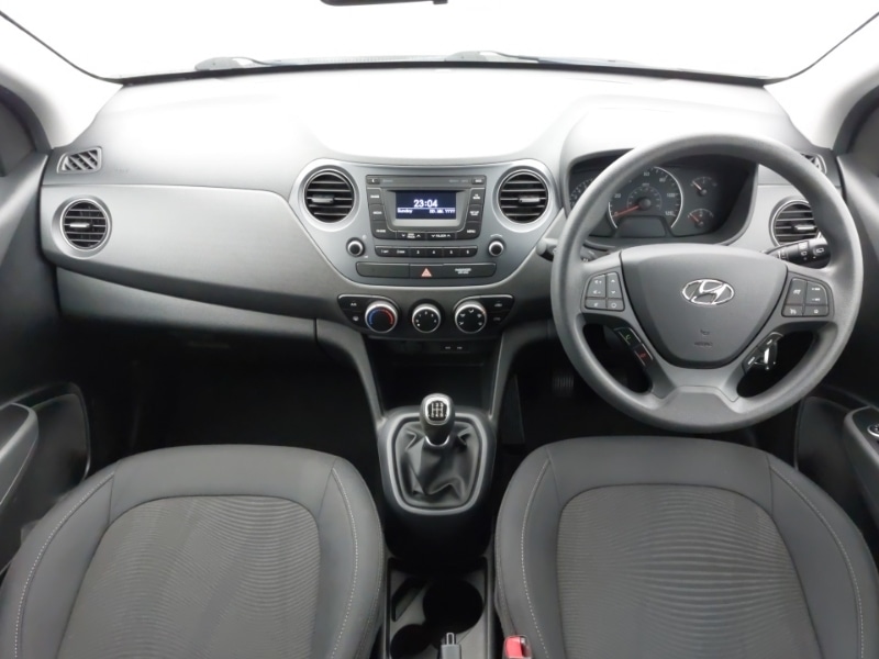 Used Hyundai i10 2017 for sale - 76393314: Photo 2
