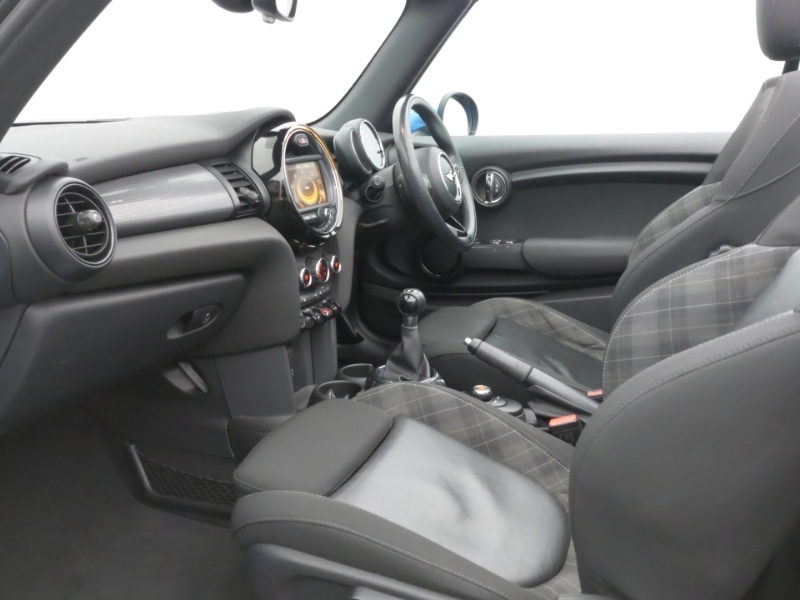 Used MINI Convertible 2016 for sale - 77154929: Photo 5