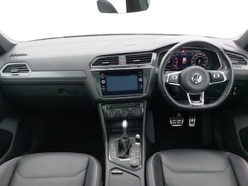 Used Volkswagen Tiguan 2017 for sale - 77228900: Photo