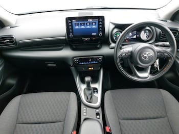 Used Toyota Yaris 2023 for sale - 76160824: Photo 2