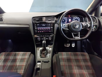 Used Volkswagen Golf 2019 for sale - 76502358: Photo