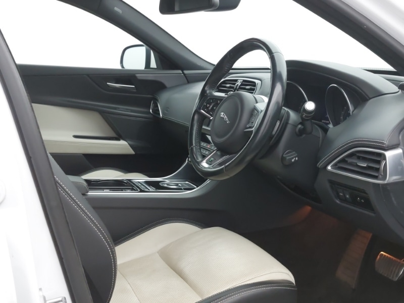 Used Jaguar XE 2016 for sale - 77988118: Photo 12