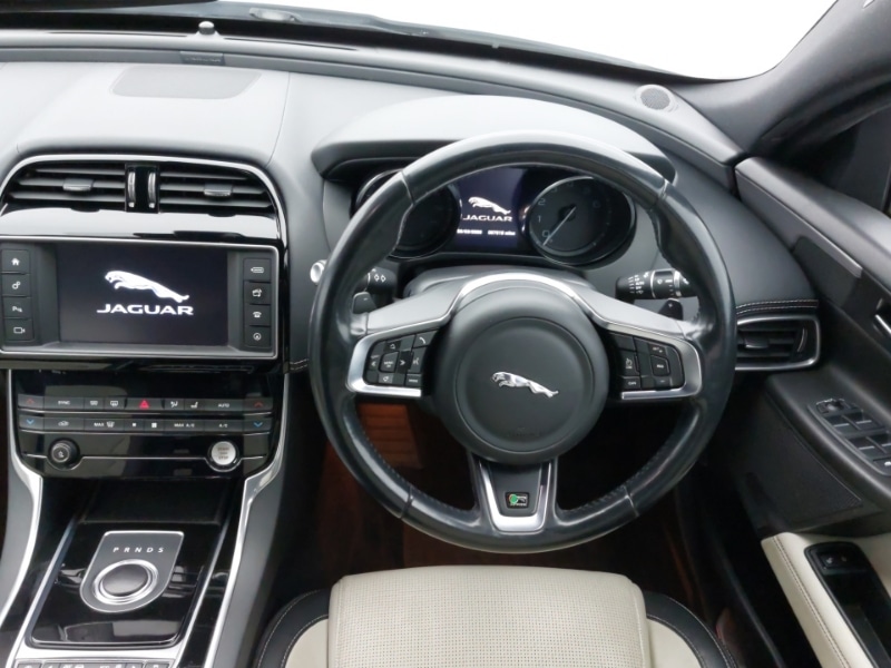 Used Jaguar XE 2016 for sale - 77988118: Photo 7