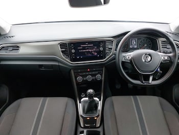 Used Volkswagen T-Roc 2018 for sale - 76579288: Photo