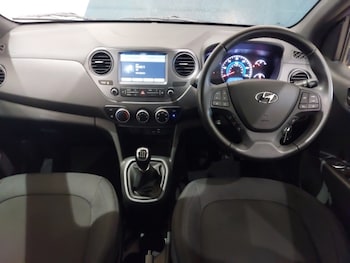 Used Hyundai i10 2018 for sale - 78411352: Photo