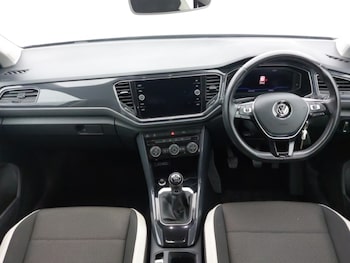 Used Volkswagen T-Roc 2018 for sale - 76589411: Photo