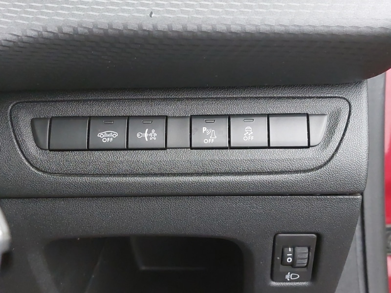 Used Peugeot 2008 2017 for sale - 77448701: Photo 18