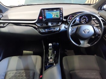 Used Toyota C-HR 2020 for sale - 75707075: Photo 2