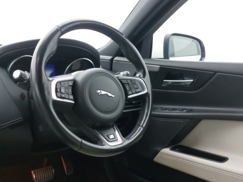Used Jaguar XE 2016 for sale - 78041404: Photo 10