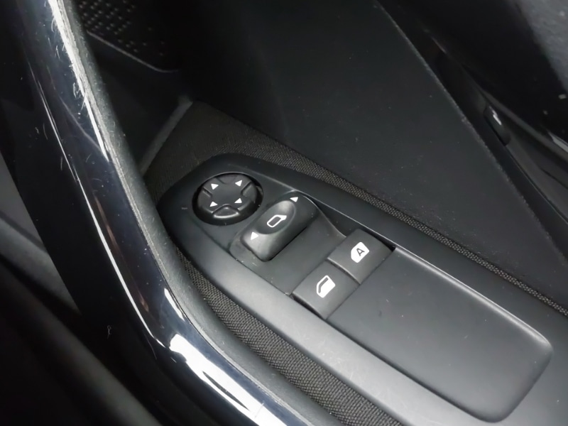 Used Peugeot 208 2017 for sale - 76651794: Photo 19