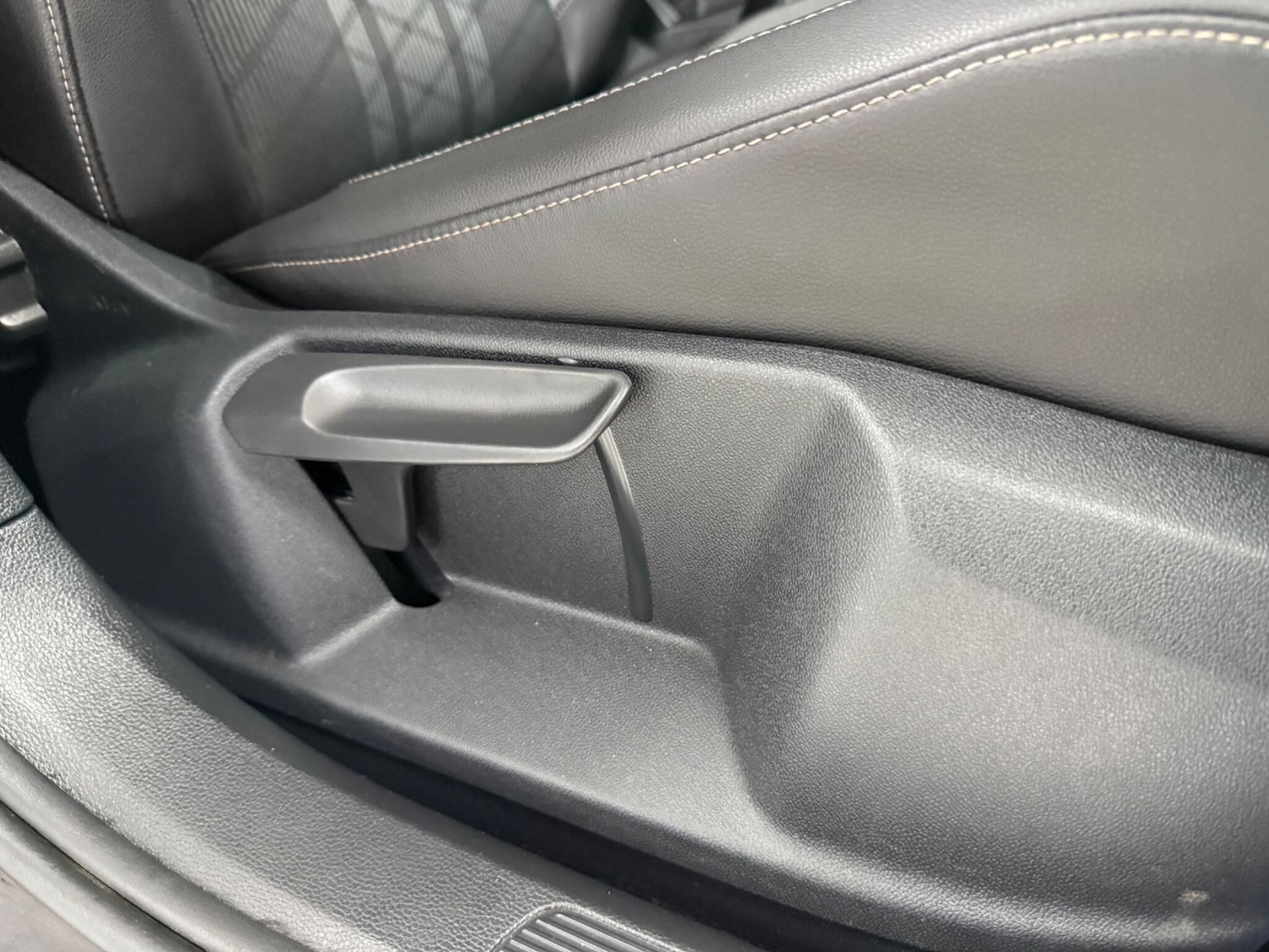 Used Volkswagen T-Roc 2024 for sale - 77425732: Photo 22